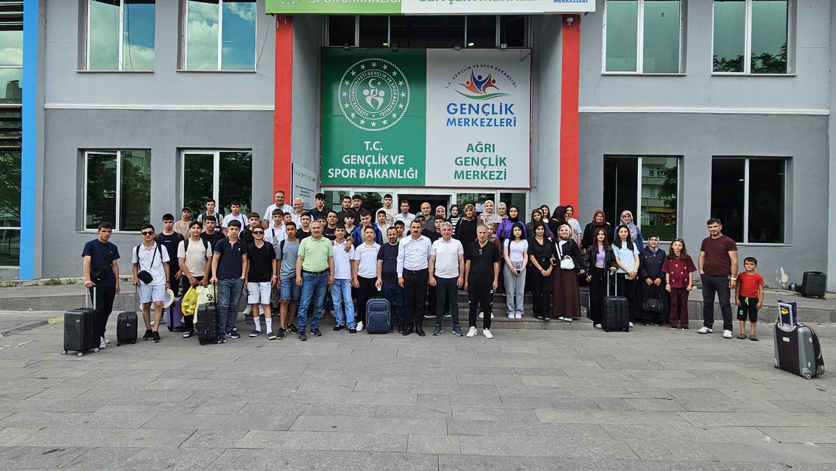 AgriGM's tweet photo. Gençlik ve Spor Bakanlığımız tarafından her sene düzenlenen Yaz Gençlik Kampları için 2026 yılı ilk kampçılarımızı Mersin ve Kırşehir illerimize uğurladık.🤗 Gençlerimize unutulmaz dostlukların yaşanacağı güzel anılarla dolu bir kamp dönemi diliyoruz.🏕🤗
#GençlikKampları https://t.co/9npsQB98A4