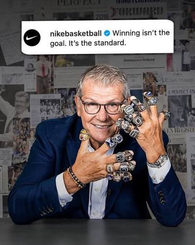 moneyballlfc's tweet photo. @Shraddhaszn01 @CCbabygoat what does her hand look like https://t.co/U9Ax4tiSSX