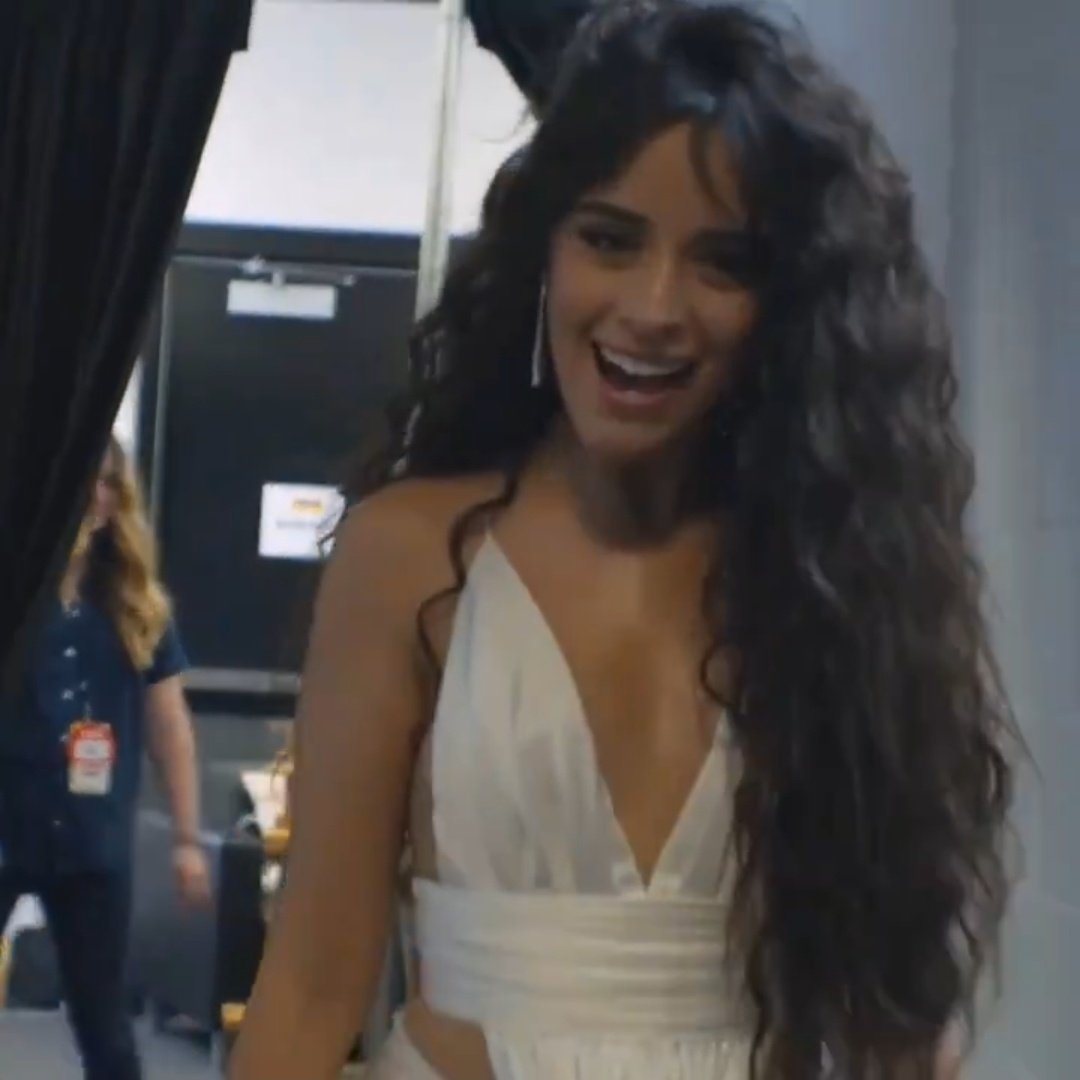 bridgesxhavana's tweet photo. tópico sensible: el pelo de camila en la era de romance https://t.co/9SZl1pWrFr