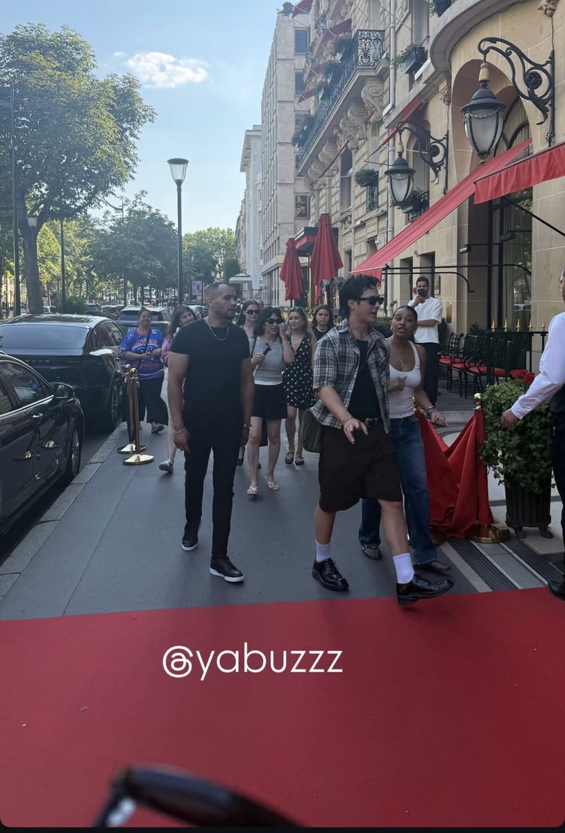 hudsonwupdates's tweet photo. More of Hudson Williams in Paris today! 

(via yabuzzz) https://t.co/OPZhMBNC2h