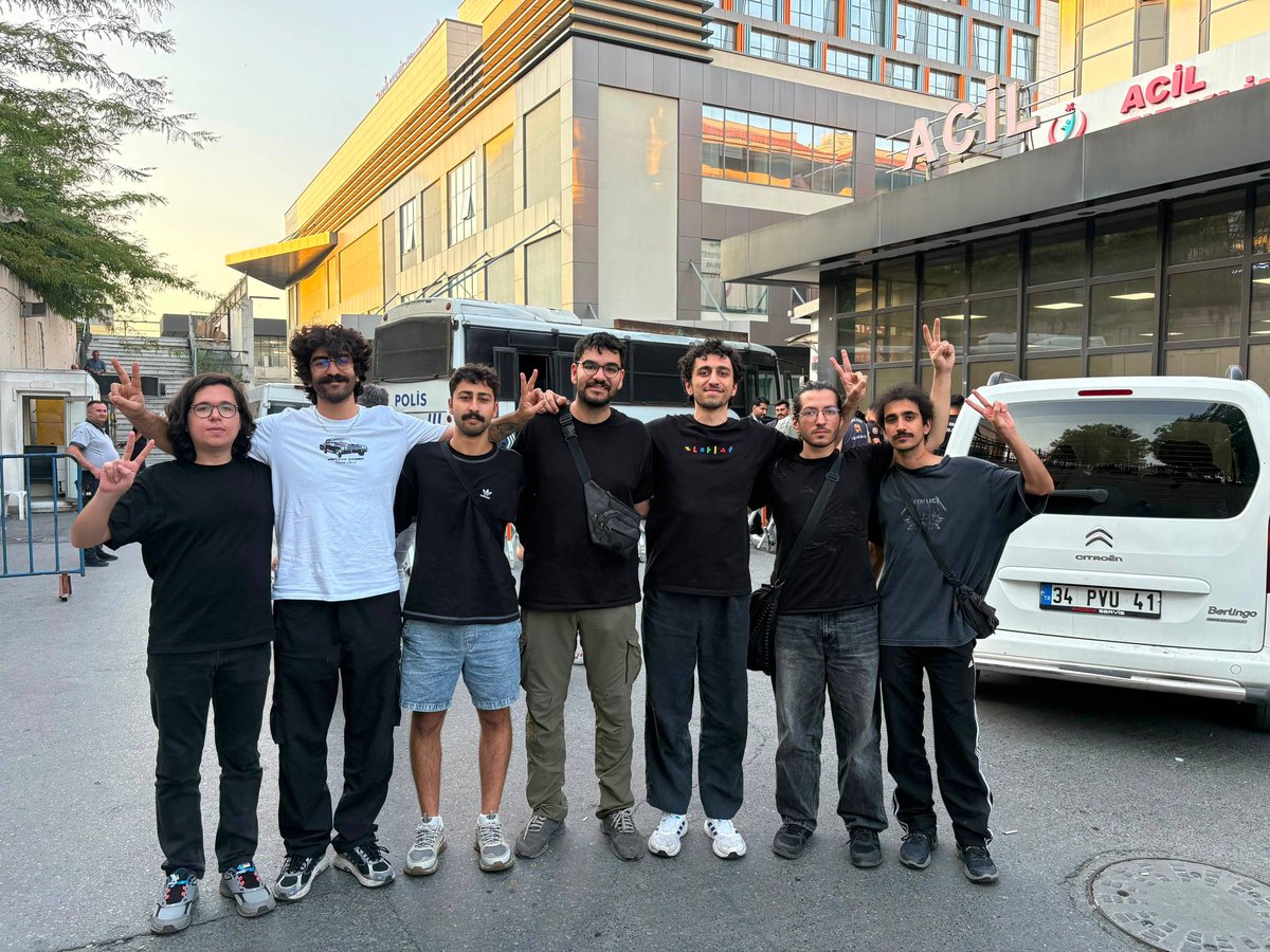 demirleblebi38's tweet photo. DÜN GÖZALTINA ALINAN ARKADAŞLARIMIZ SERBEST!

Antiemperyalist mücadeleyi karış karış büyüten tüm mücadele arkadaşlarımızı alacağız! https://t.co/jxU6Tub0UD