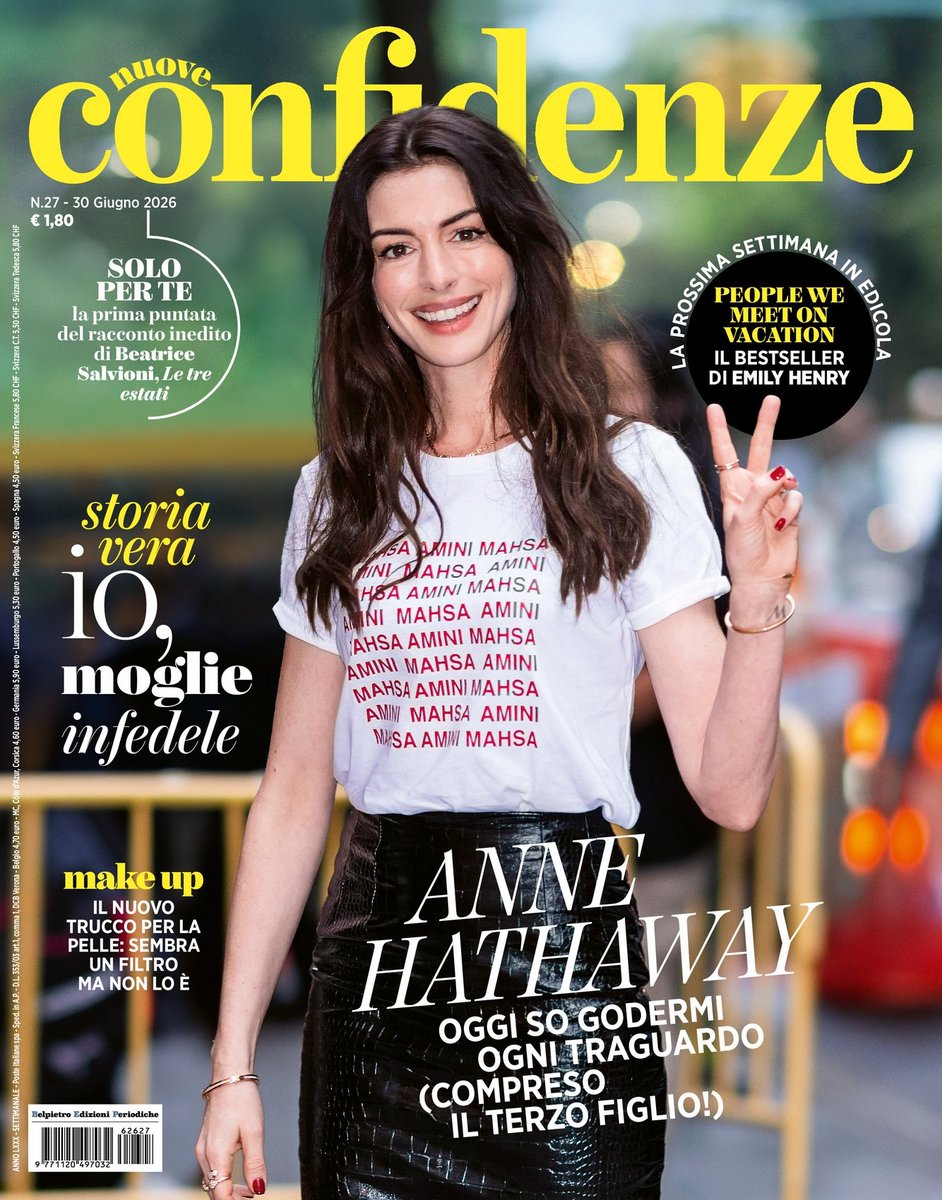 annehathawaybr's tweet photo. Anne Hathaway apareceu na edição de junho da revista italiana Confidenze Magazine. 🤍 https://t.co/1yNzxNq057