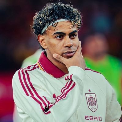 x__avii's tweet photo. تغيير صورة الحساب من لامين يامال إلى تشافي. 🇪🇸

لا تضيعون 😅

تشافي سيبقى واجهة الحساب حتى يظهر لاعب يقود إسبانيا إلى كأس العالم ويكتب تاريخًا جديدًا مع لا روخا، وعندها ستكون صورته هنا. 🏆❤️ https://t.co/G0rCvVjusx