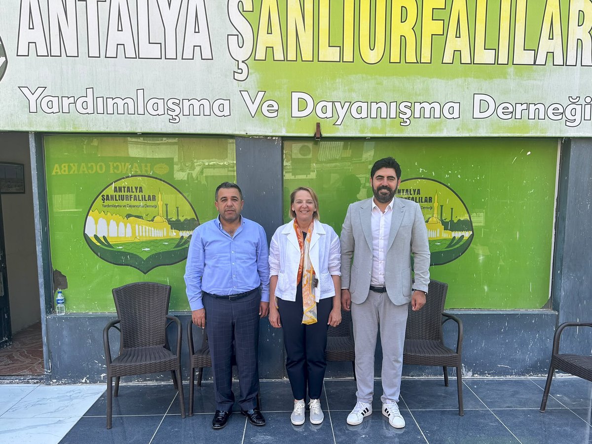 haticeoztr's tweet photo. Ziyaretlerimiz kapsamında; Antalya Şanlıurfalılar Yardımlaşma ve Dayanışma Derneği Başkanı Sayın Mehmet Uymaz ve değerli yönetimine konuk olduk. Şehrimizin dayanışma kültürünü ve toplumsal birliğini güçlendiren çalışmalar üzerine keyifli bir sohbet paylaştık.

Van Federasyonu Başkanı Sayın Yaşar Müncester ile de bir araya gelerek hemşehri derneklerimizin kent hayatındaki rolünü ve ortak akılla hayata geçirebileceğimiz projeleri değerlendirdik.

Şehrimizin üretim gücüne, kültürel zenginliğine ve birlikteliğine katkı sağlayan tüm başkanlarımıza ve yönetimlerine nazik ev sahiplikleri için yürekten teşekkür ederiz.