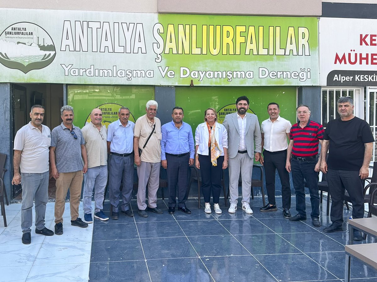 haticeoztr's tweet photo. Ziyaretlerimiz kapsamında; Antalya Şanlıurfalılar Yardımlaşma ve Dayanışma Derneği Başkanı Sayın Mehmet Uymaz ve değerli yönetimine konuk olduk. Şehrimizin dayanışma kültürünü ve toplumsal birliğini güçlendiren çalışmalar üzerine keyifli bir sohbet paylaştık.

Van Federasyonu Başkanı Sayın Yaşar Müncester ile de bir araya gelerek hemşehri derneklerimizin kent hayatındaki rolünü ve ortak akılla hayata geçirebileceğimiz projeleri değerlendirdik.

Şehrimizin üretim gücüne, kültürel zenginliğine ve birlikteliğine katkı sağlayan tüm başkanlarımıza ve yönetimlerine nazik ev sahiplikleri için yürekten teşekkür ederiz.