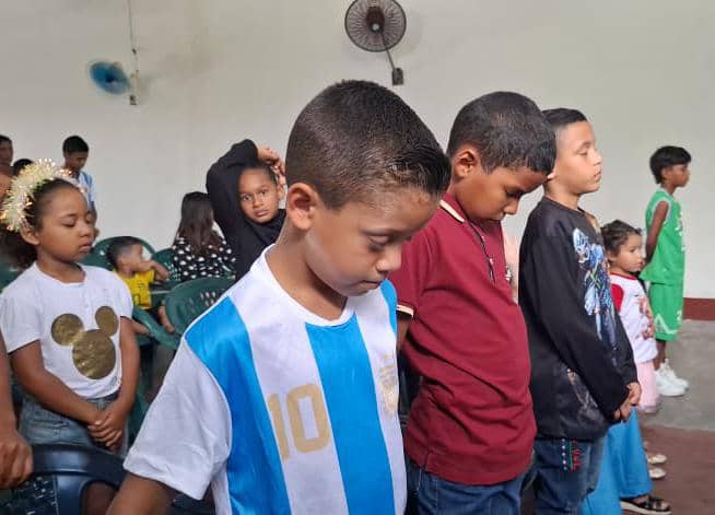 FMUSAMissions's tweet photo. Venezuela: Frontline Missions team 07/05/2026 - Feeding in Trapichito Community. Amount: 155 Children fed and ministered to.
Two of the children's parents are open to welcoming Brethren from the Church into their homes. https://t.co/JASAONzybc https://t.co/36xhIofwx2