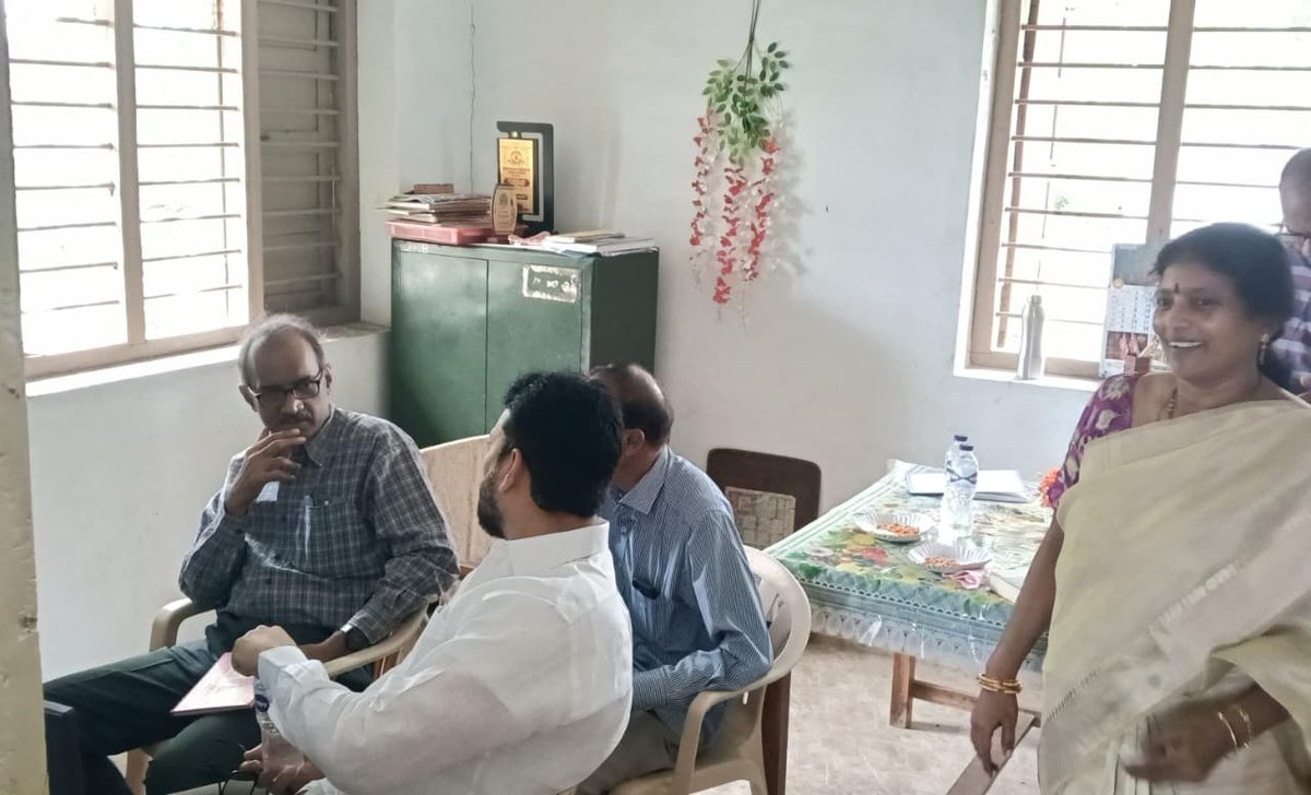 MSBaigVIJ's tweet photo. గ్రంథాలయాల ఆధునీకరణ దిశగా మరో కీలక అడుగు!
మంత్రి శ్రీ @naralokesh గారి ఆలోచనల మేరకు రాష్ట్రంలోని గ్రంథాలయాలను డిజిటలైజ్ చేసేందుకు అధునాతన సాఫ్ట్వేర్ అభివృద్ధి శరవేగంగా జరుగుతోంది. ఇందులో భాగంగా మొవ్వ గ్రేడ్-3 గ్రంథాలయాన్ని ఉన్నతాధికారులు సందర్శించి పరిశీలించారు.
#MSBAIG https://t.co/7nzXlDLA66