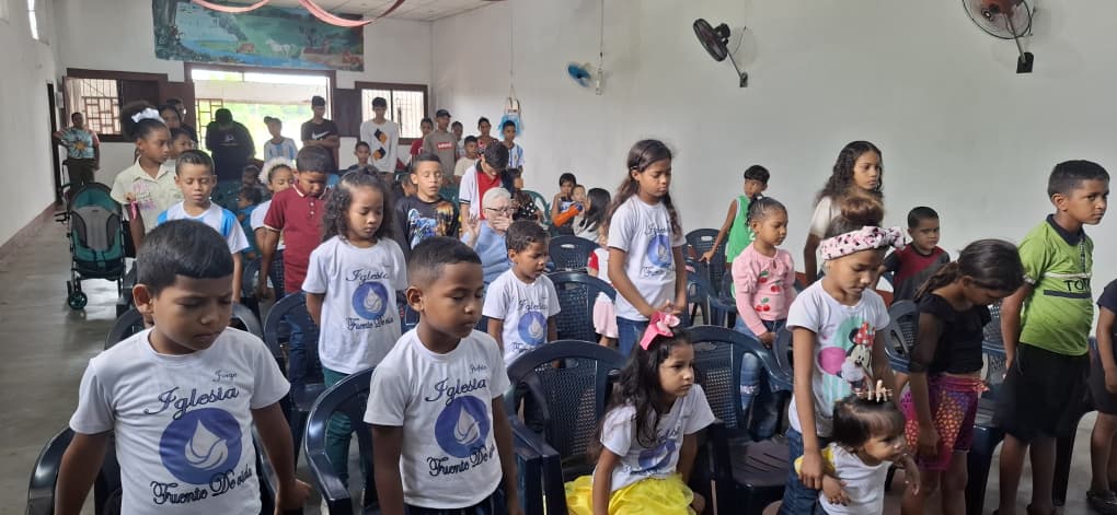 FMUSAMissions's tweet photo. Venezuela: Frontline Missions team 07/05/2026 - Feeding in Trapichito Community. Amount: 155 Children fed and ministered to.
Two of the children's parents are open to welcoming Brethren from the Church into their homes. https://t.co/JASAONzybc https://t.co/36xhIofwx2