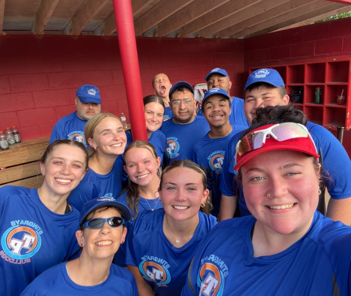 mdoherty2026's tweet photo. After all the crazy amount of games, and tournament stress, we finally got to wind down and be reminded of the reason we all love this sport so much. The best game of the whole year is when we get the opportunity to be teammates and play against our friends at SSSRA.  So many amazing, talented, and positive personalities is why we ALL feel so grateful for this sport.  We might not share all the same qualities, or mindsets, or hobbies, or interests, but we all share the love for the sport! 🥎💙 #teamblueisthebest