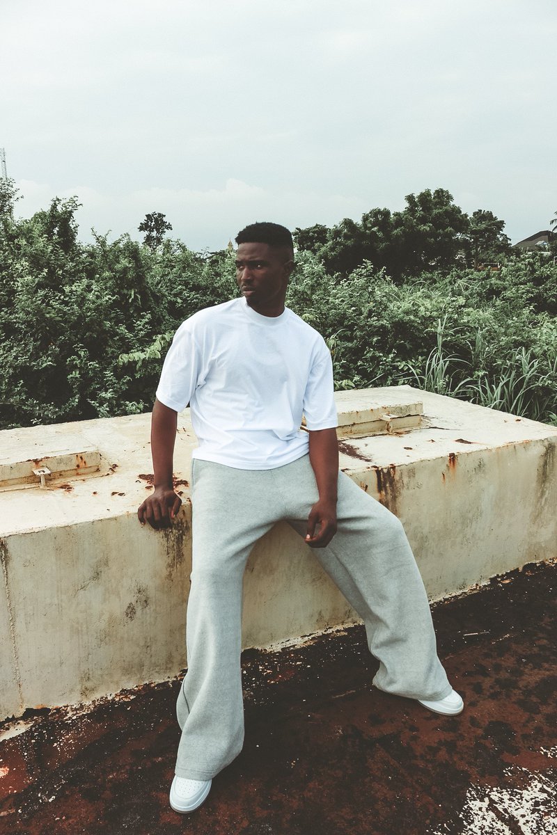 Olamzi_8788's tweet photo. 🔥🔥
📸: @Beejayshotit_ 
👕:@dndakin https://t.co/1JyZt025SY