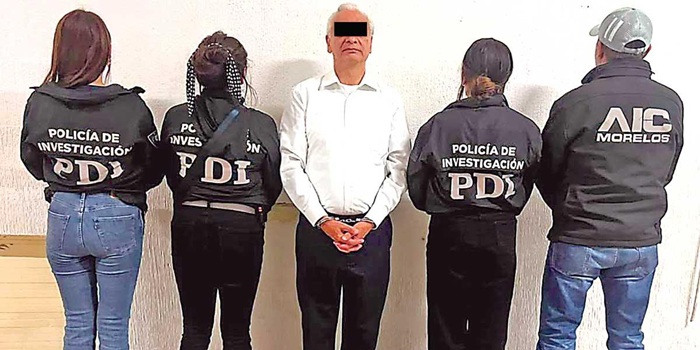 BarraInformati1's tweet photo. Cae exdirector de Pemex por violencia de familiar
https://t.co/4nH5euBB43 https://t.co/f4LN5rDwDS