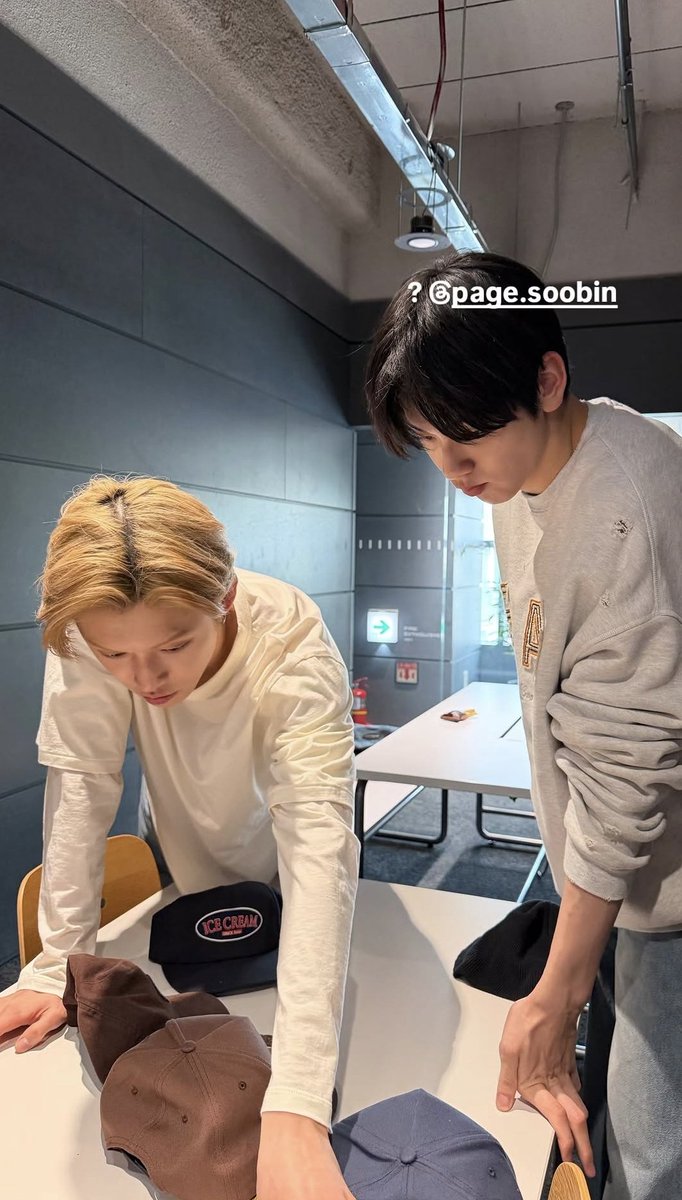 hourlyeonbin's tweet photo. rare moments of yawnzzn posting page.soobin https://t.co/r3bFHTvGUy