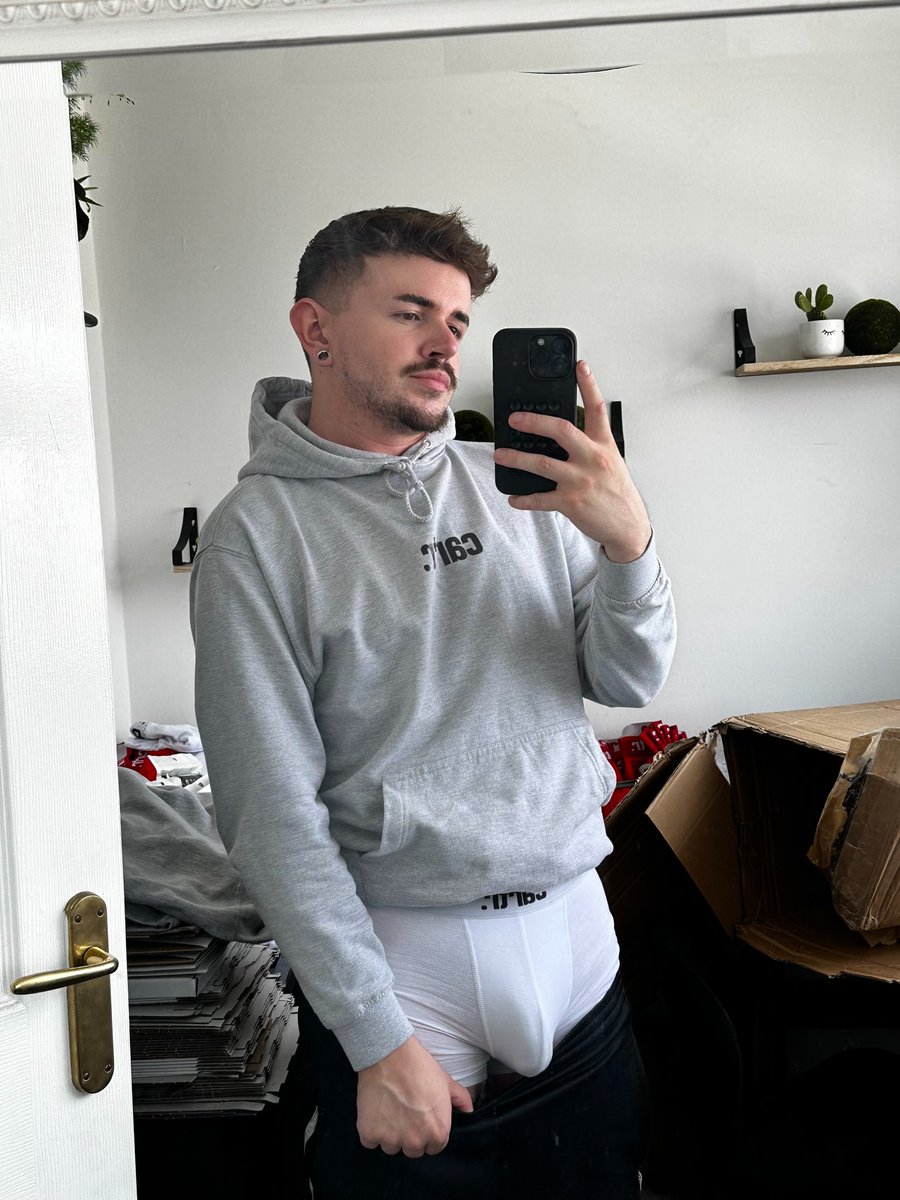 kyleaminers's tweet photo. Want me to help empty your bank account?😂x https://t.co/obGbSEo4qw