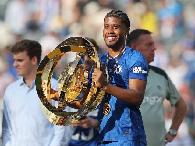 PamelaNjoku2's tweet photo. Gentle reminder that my new midfielders have more European trophies than Arsenal football club 😭😂 https://t.co/rOcBh39Pb4