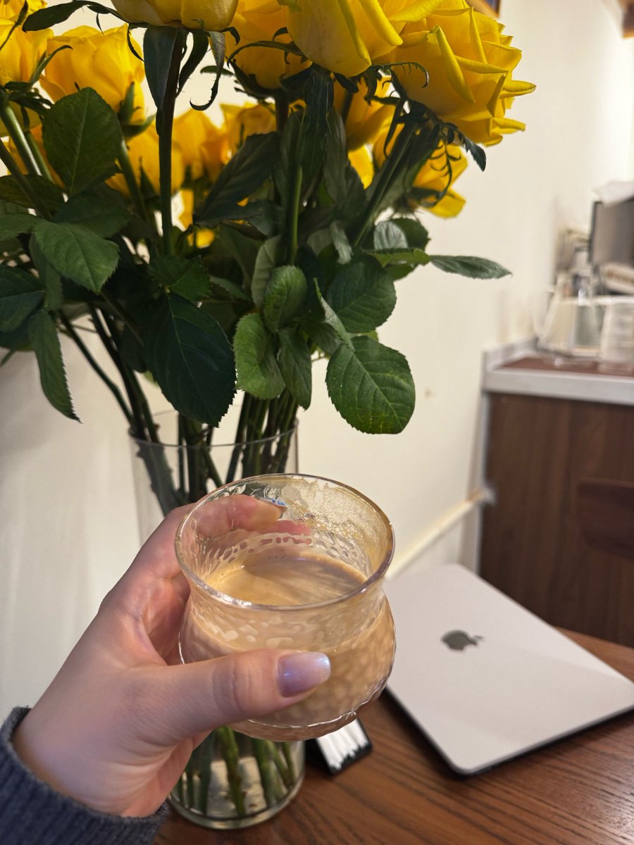 Henrik_303's tweet photo. Beat the heat with 2-minute iced matcha latte! Whisk matcha powder + hot water, add cold milk + ice, done. No fancy tools needed https://t.co/yOnqVi4GFL