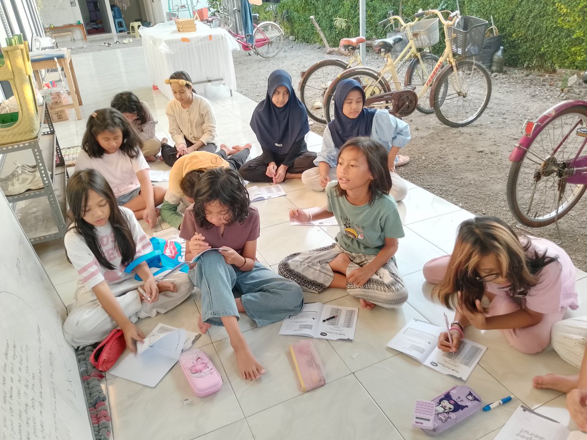 Salsabilasri1's tweet photo. Afternoon Club with kiddos @MrBobSuperSeru https://t.co/kP9zrDOD76