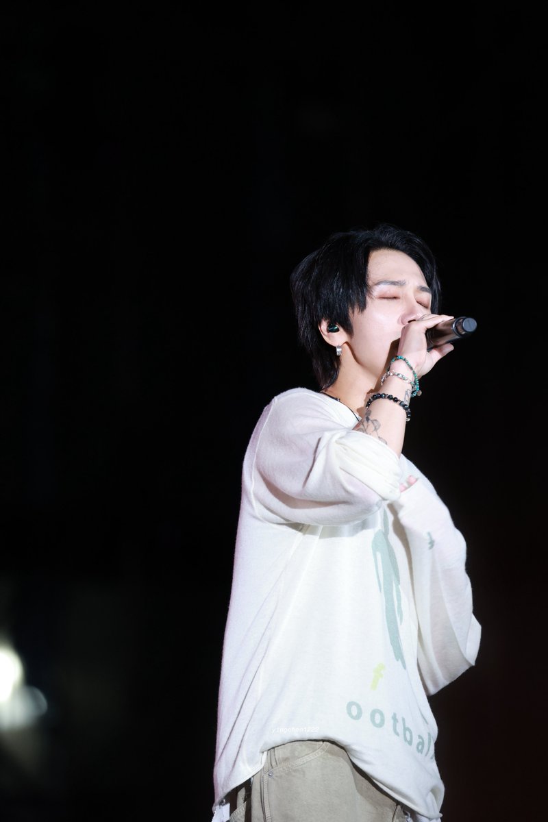 yingchen1222's tweet photo. 𝟮𝟬𝟮𝟲.𝟬𝟳.𝟬𝟱 
𝗞𝗮𝗼𝗵𝘀𝗶𝘂𝗻𝗴 𝗕𝗲𝗲𝗿 𝗥𝗼𝗰𝗸 𝗙𝗲𝘀𝘁𝗶𝘃𝗮𝗹 🍺

🎤
@shfly3424 

#SUPERJUNIOR #슈퍼주니어
#Yesung #예성 #藝聲  #艺声 #イェソン https://t.co/AFxJGVKW6f