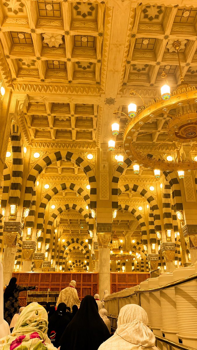 itsmesisca13's tweet photo. Bener kata orang, rindunya ada bgt. Madinah🤍 https://t.co/JYbvgXiCQf