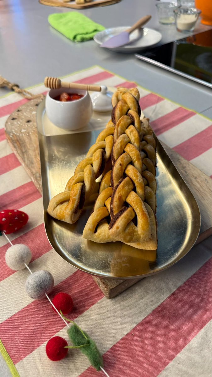 ChefMarianoS's tweet photo. Chavi, vayan preparando los ingredientes porque la receta de hoy es un #BelleZone del #SabroZone 🍫🤩 https://t.co/4lENhD4lWo