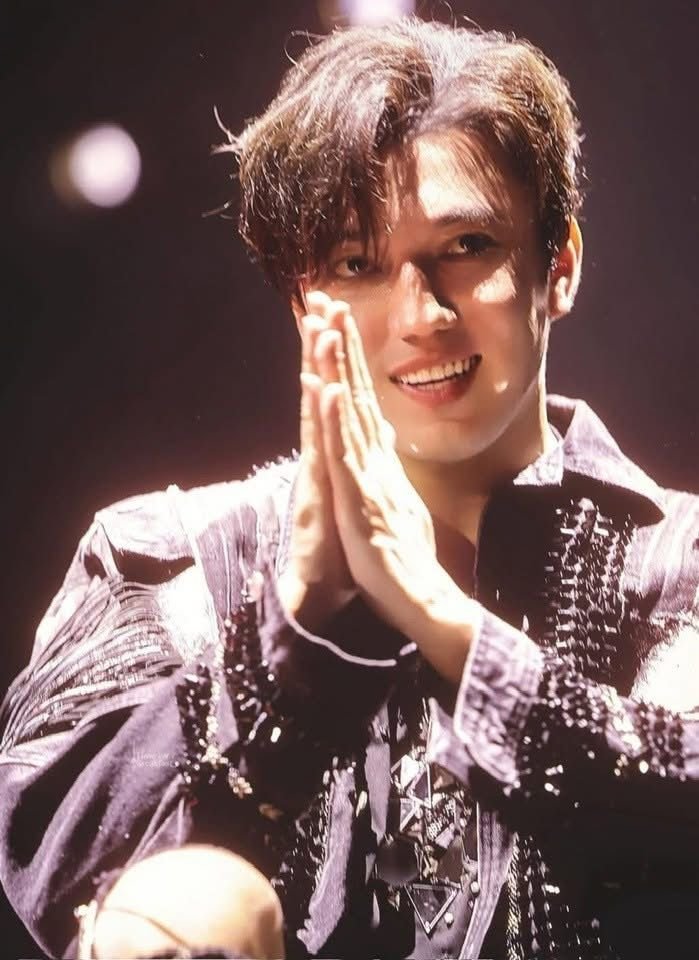 Rozaliy10957677's tweet photo. @DiDearsHispanos Otro logro de Dimash fue la primera aparición del discurso kazajo en la televisión japonesa.
DIMASH IS A COMPOSER 
SamalByDimash 
#DimashQudaibergen https://t.co/D6j2ebE0oA
