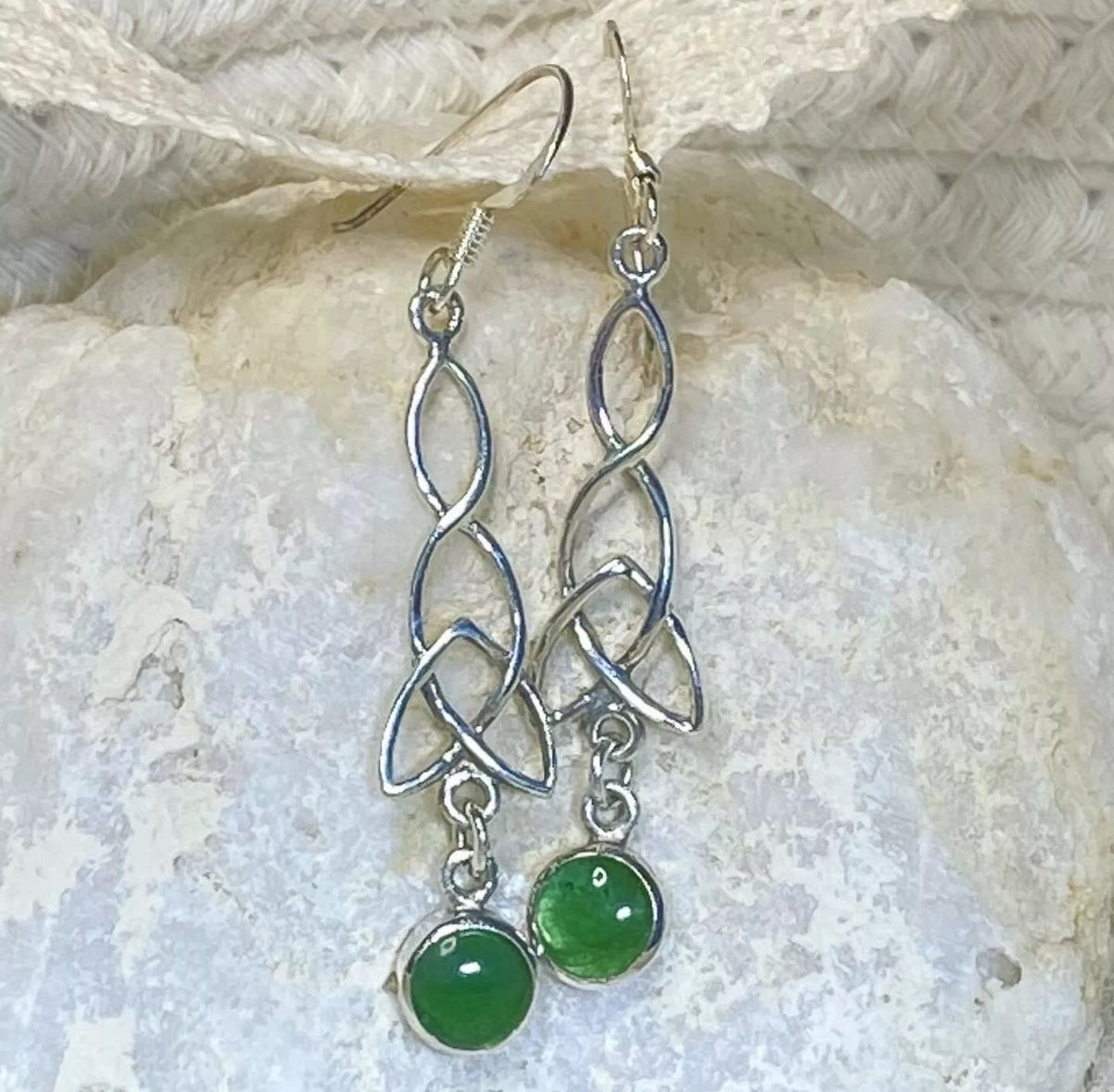 StuffWeFind1's tweet photo. https://t.co/syQ0Ruvpav

#jewelry #earrings #sterlingsilver #agate #celtic https://t.co/szgsEH6Tgf