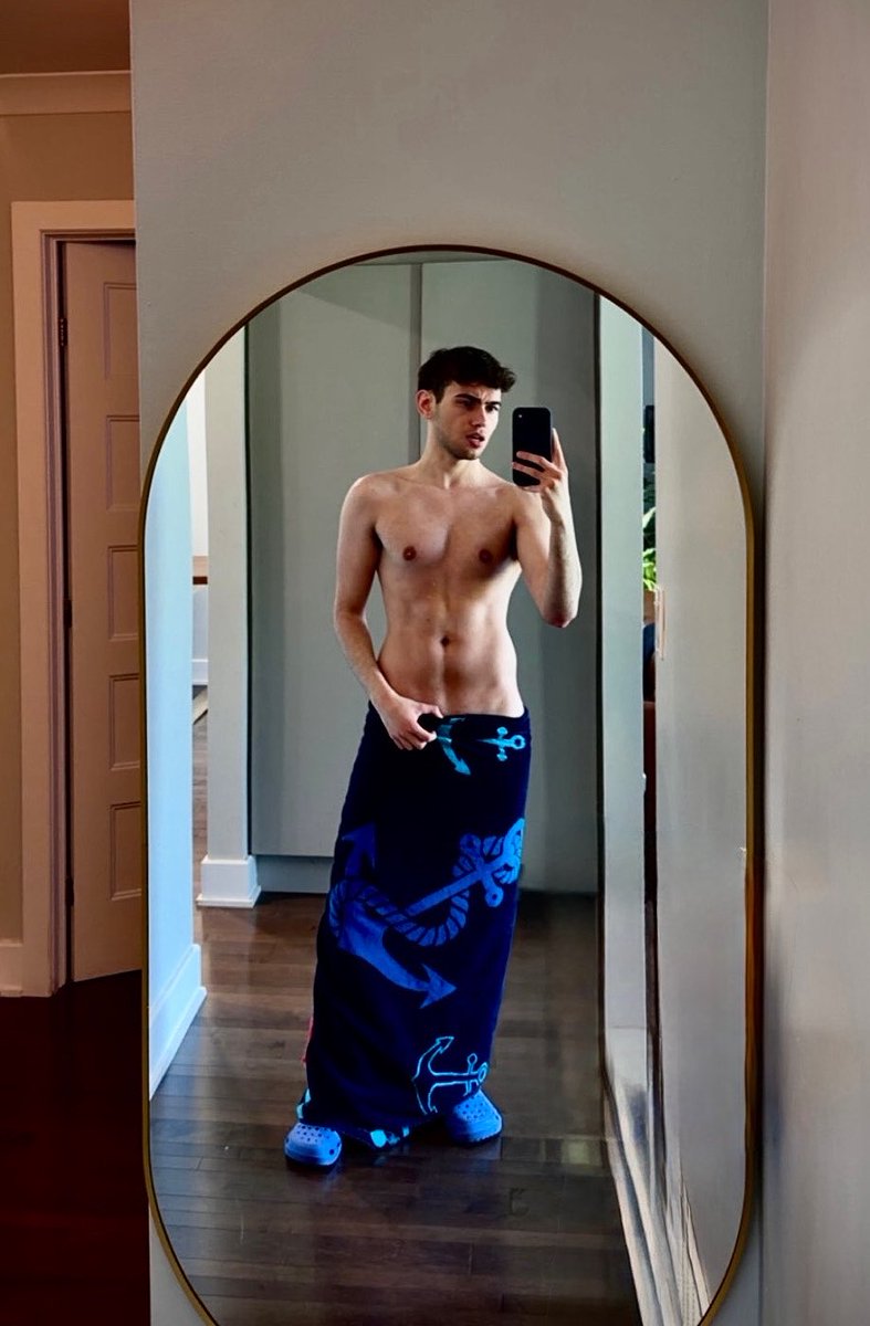 christianderara's tweet photo. my fav towel btw https://t.co/NmaIMQciju
