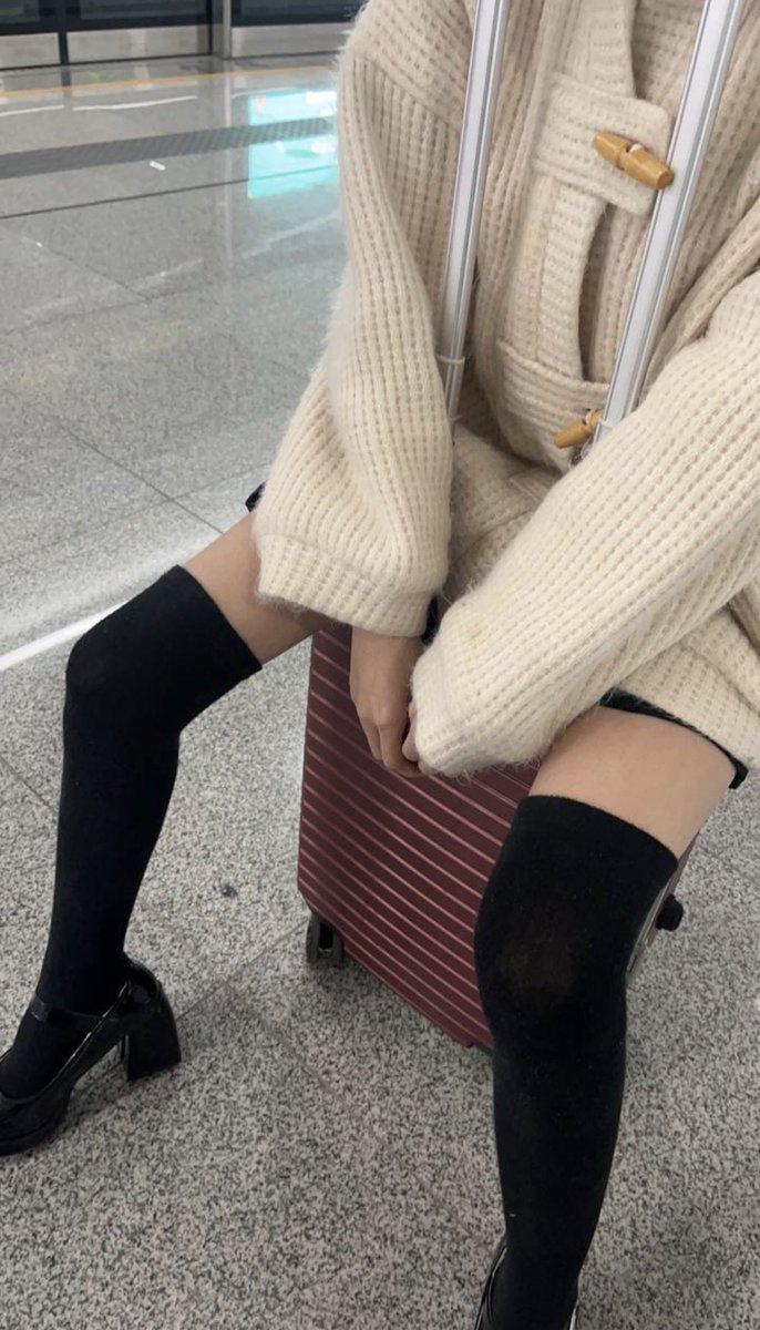 Slimyz88's tweet photo. 这两天女友在TT上cpdd，可惜没有找到合适的人，甚至还跟闺蜜说了“我对象同意我找男朋友了”，女友还有点惊讶闺蜜居然都没问真的假的，只是说了一句你男朋友真大方，希望闺蜜只是觉得在开玩笑，不然如果以后见面要社死了，所以��说有玩原神的大佬跟我女友恋与提瓦特吗？
#绿帽 #ntr #御萝 https://t.co/xqiROouquL