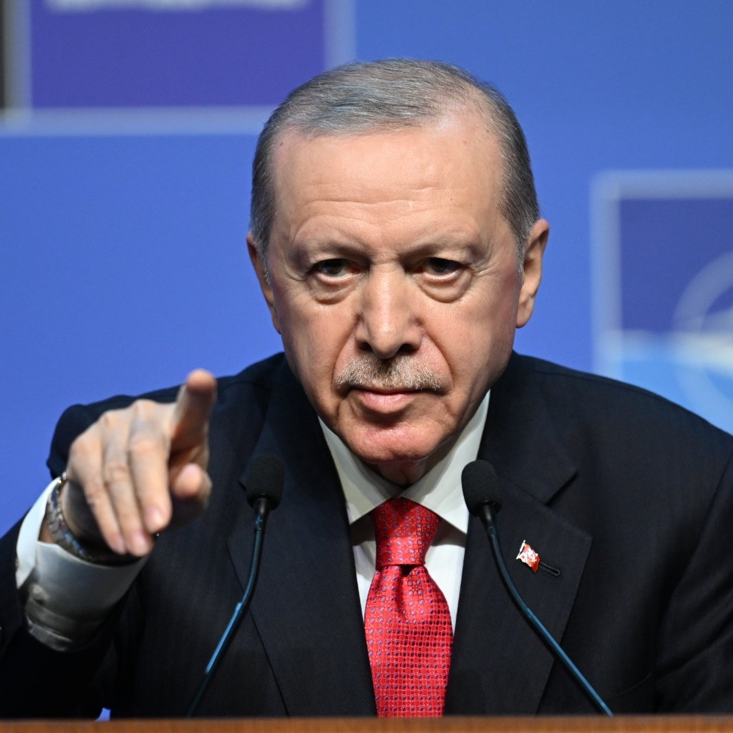 ConflictTR's tweet photo. Cumhurbaşkanı Erdoğan:

Çelik Kubbe Projesi aynı zamanda NATO'nun bulunduğumuz bölgelerdeki en güçlü bilek güreşidir. 

Birilerinin elinde farklı kubbeler varsa bizde de Çelik Kubbe var. https://t.co/EOJAEMqvVq