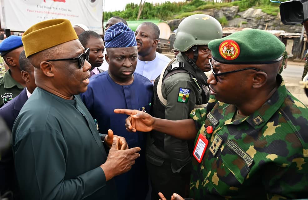 oyostategovt's tweet photo. The Deputy Governor, His Excellency Barrister Abdulraheem Adebayo Lawal visited Ojoo in Akinyele LGA for an on-the-spot assessment of the unrest that occurred earlier today.

His Excellency condemned the violence and promised that the government will investigate the cause of the violence that broke out in the area. He warned that anyone or group found culpable will face the full wrath of the law.

The Deputy Governor commended the security agencies deployed to the area for bringing the situation under control and called on the youths and residents of the area to embrace peace.