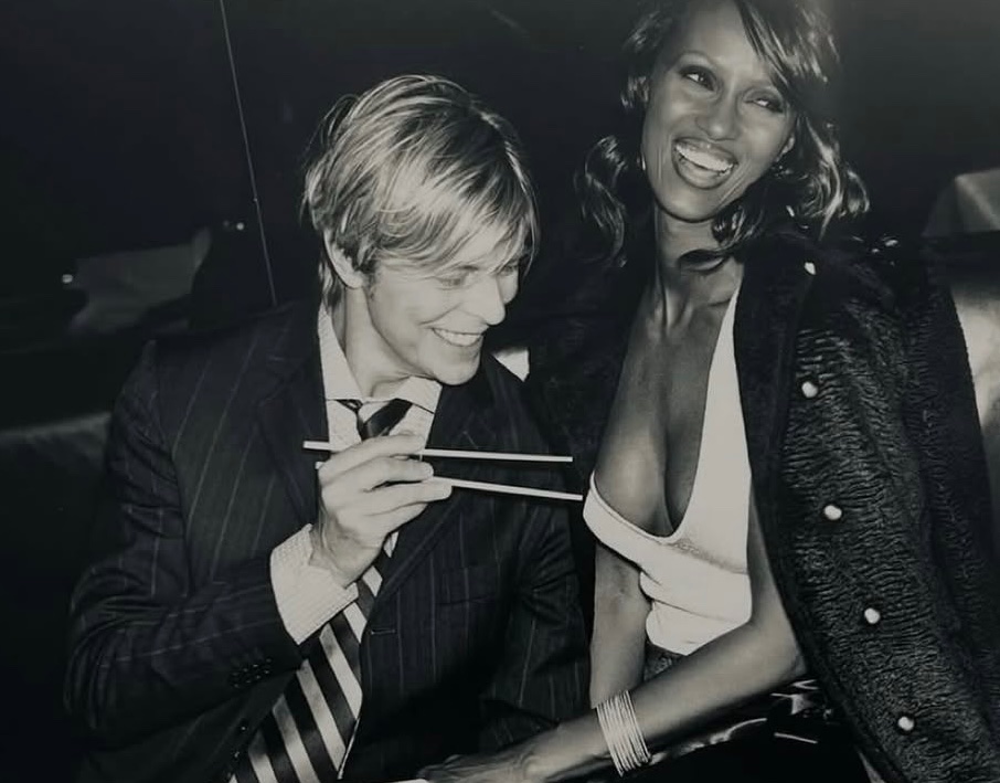 historyrock_'s tweet photo. David Bowie and his wife, Iman (2003) https://t.co/OXl1ptYxbc