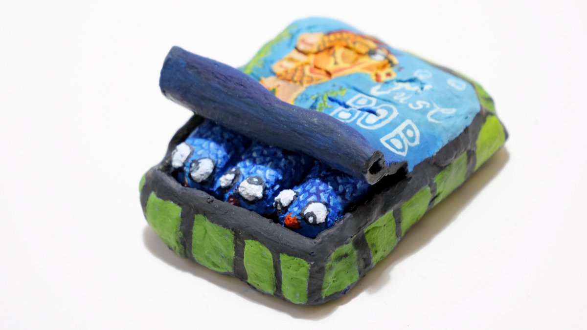 LocuraVerduras's tweet photo. Why are you like sprats in a can?
Buy our new exclusive sprats from supermodel Just Bob!
(P.S. The sculptures were found ready-made, the authors are unknown, the task was to paint them to add a new meaning to the works)
#sprats #can #locuradeverduras https://t.co/fDwuzw2gON