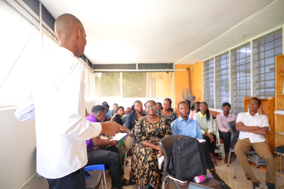 AfriYANTanzania's tweet photo. Last week, participants in Ujasiriamali Kidijitali Training, continued strengthening their digital skills by learning how to use platforms such as Google Forms, Zoom, and Google Meet to conduct market research, collect customer feedback, and better understand their target market https://t.co/3UTRb6glp4