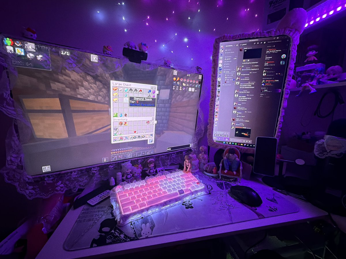 ewives's tweet photo. bedroom of a 20 year old woman https://t.co/eFyG6amx5k
