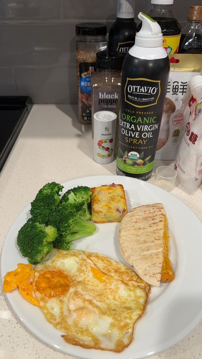Hanathmi1's tweet photo. My daily healthy lunch. https://t.co/IcTOAghXMz