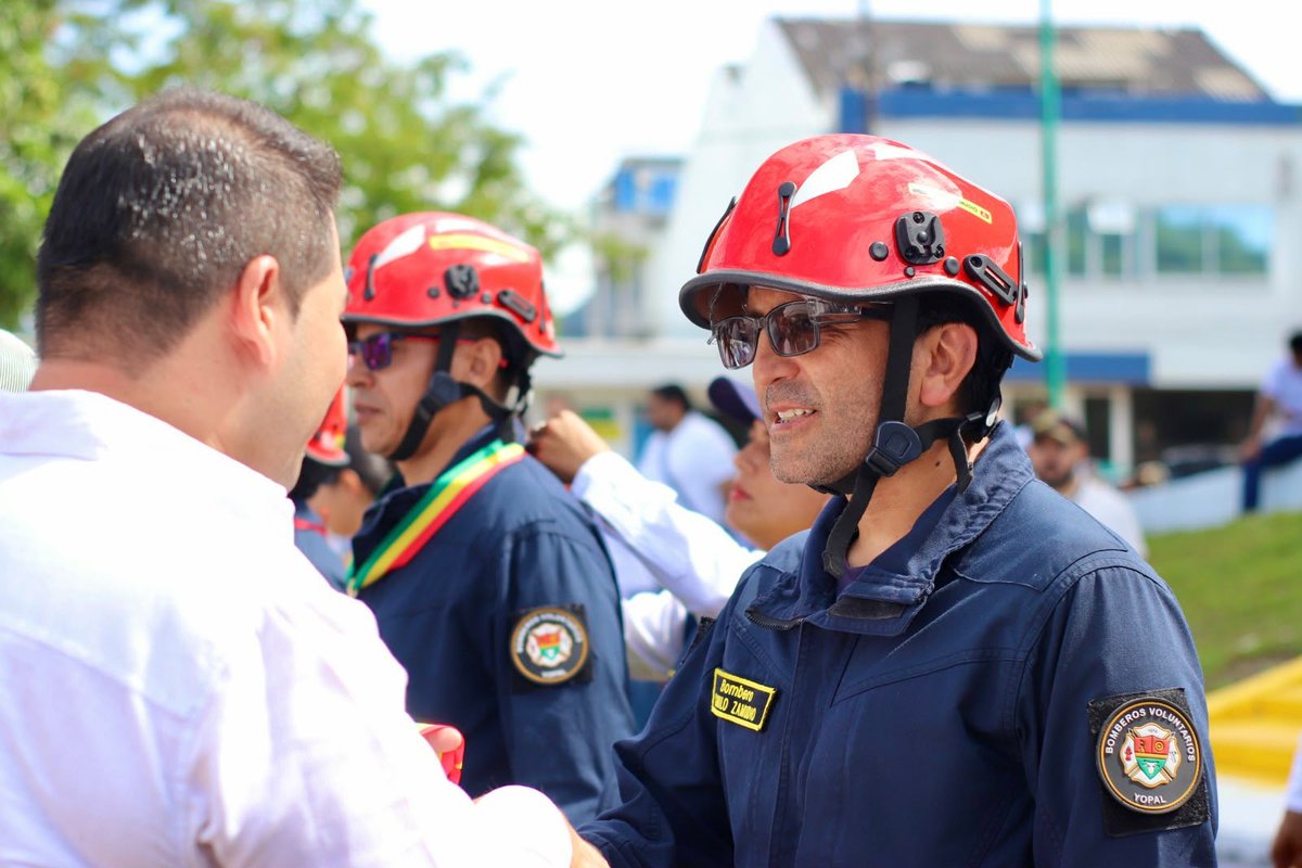 BomberosYopal's tweet photo. Con orgullo felicitamos a nuestros 13 bomberos, integrantes del #USARCOL1, condecorados por la Alcaldía de Yopal con la Orden al Mérito Distinguido Juan Nepomuceno Moreno, en el grado de Gran Cruz. Un reconocimiento a su compromiso, valentía y vocación de servicio. https://t.co/yxmEcn9ZD2