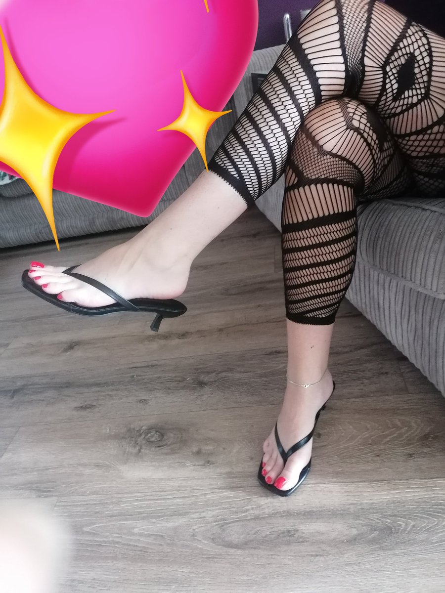 louinheels's tweet photo. Who likes my new sandals? X https://t.co/lfUiLoqGS5