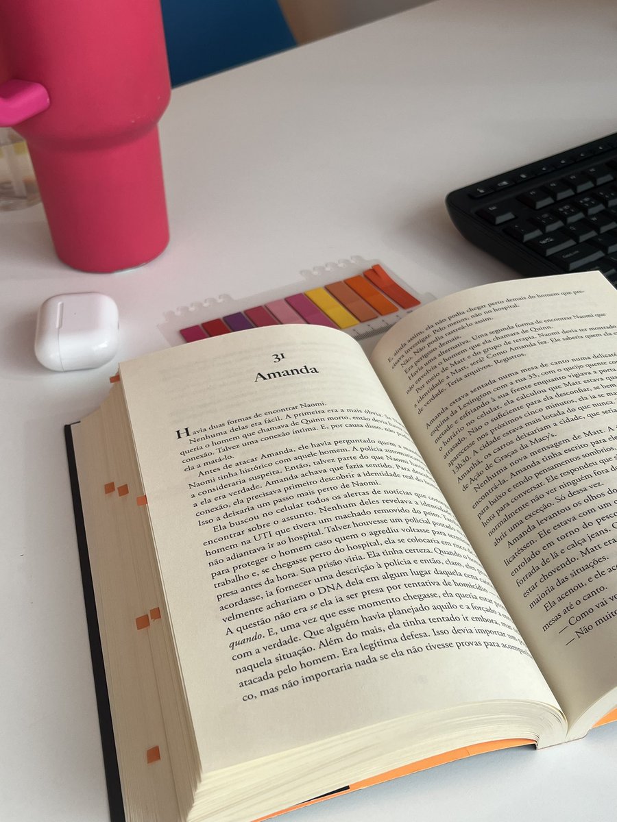 thaivgl's tweet photo. quando vc começa a ler um livro ruim porem vc n pode começar outro enquanto nao terminar esse entao tem q apelar para leitura dinâmica 👨🏿‍🦰 https://t.co/wqBazTMmpG