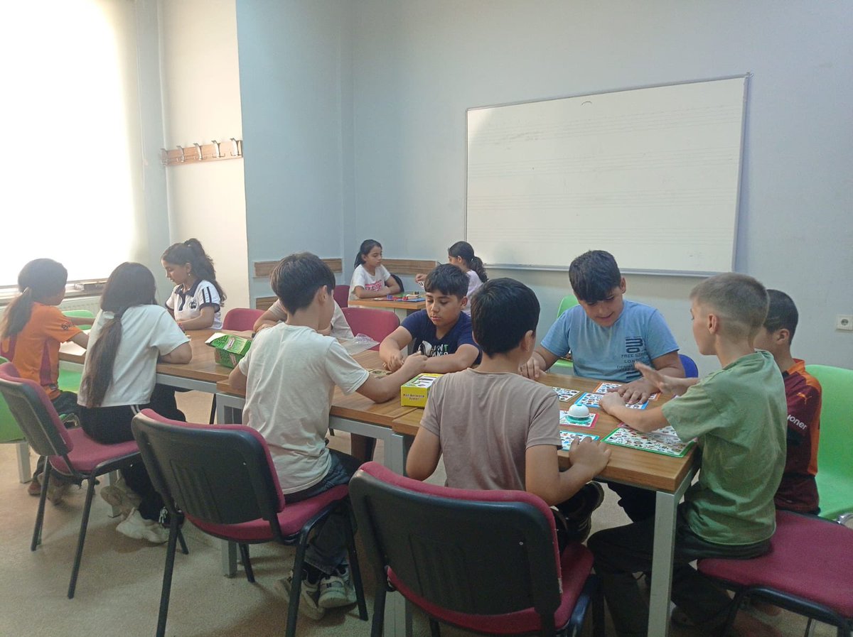 Ipekyol_GM's tweet photo. Yaz Okulumuz tüm hızıyla devam ediyor! ☀️📖
El sanatları ,Kur'an-ı Kerim, , akıl ve zeka oyunları, manevi değerler ve yüzme faaliyetlerle gençlerimiz için dolu dolu bir yaz geçiyor.🌈💦🏊‍♀️ https://t.co/AdrrUsbtA7