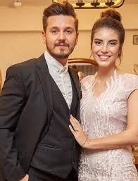 Deniz Baysal ve Barış Yurtçu Boşanıyor: Magazin Dünyasında Şok Ayrılık