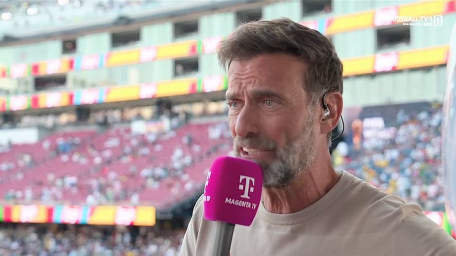 icardo8's tweet photo. 🚨Jurgen Klopp sobre Lionel Messi en lágrimas después del pitido final del partido contra Egipto.

🗣️“Está mirando la cosa mágica que ha hecho de nuevo para la selección argentina, no lloró solo porque ganaron el partido, sino porque creó una remontada histórica para su nación en la Copa del Mundo.”

“Ver a Messi compartir lágrimas al final del partido es emotivo y desgarrador en este momento, no ves a nadie haciéndolo en el fútbol mundial ahora mismo a su edad.”

“Solo tienes que admitir el hecho de que es el mejor futbolista del mundo antes y ahora en la historia del deporte.”