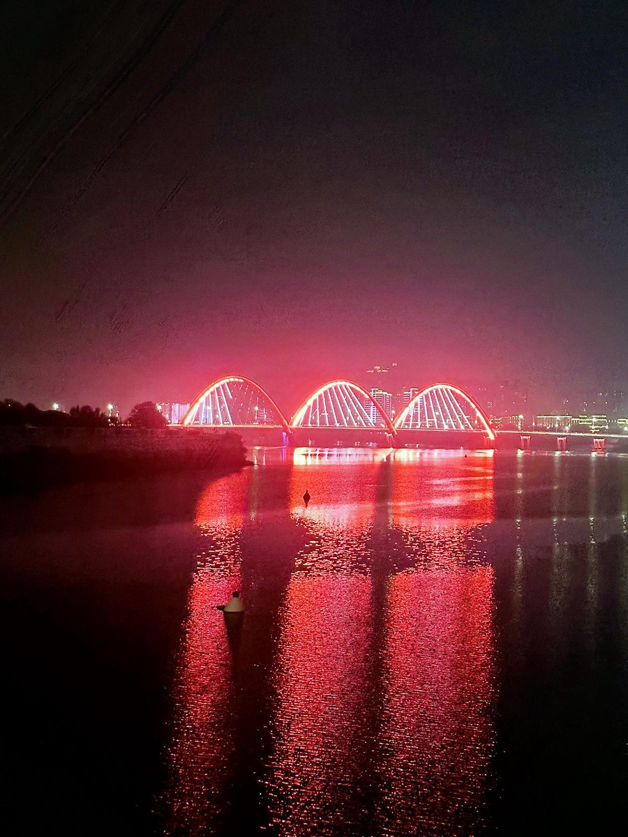 RobinHornobty's tweet photo. Just finished a quick 10km evening run along the riverside! Cool breeze, soft sunset—perfect way to wrap up the workday ♂ https://t.co/HrVviabPHk