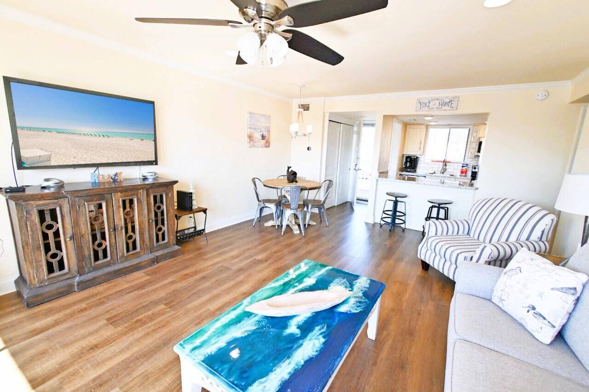 KayJRealtorFL's tweet photo. 🌴 Your next chapter starts in Destin! Relax by the water, stroll to the beach, or spend the day boating. This coastal retreat offers the perfect blend of lifestyle &amp; investment potential. 🚤☀️ 

Schedule a Tour Today!

#BeachLife #WaterfrontLiving #KaySellsDestin #LPTrealty https://t.co/wayeWT7t91