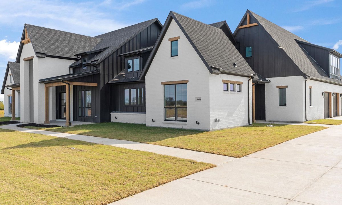 cope_homes's tweet photo. One of the key features of our Devonshire floor plan is its open kitchen-to-living room layoutβ¨ π‘
This move-in ready home is perfect for the flow of everyday life!
Learn more: https://t.co/V6mXLA0wOu
#CopeHomes #CopeDFW #CustomFloorPlans #SpecHomes #DFWRealEstate https://t.co/GEEpN26Shw