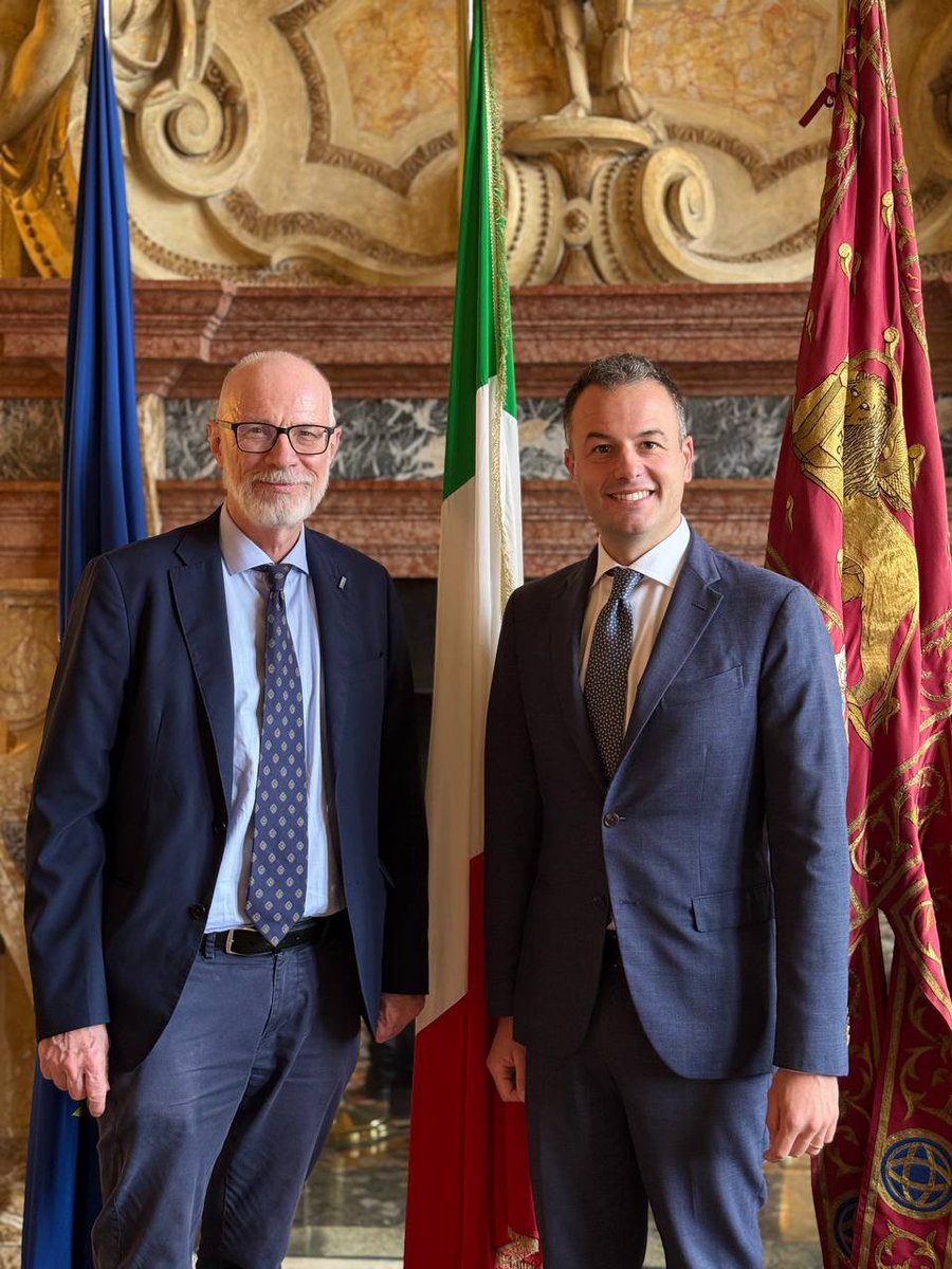 comunevenezia's tweet photo. 📌Il sindaco @SimonVenturini ha ricevuto questo pomeriggio a Ca' Farsetti il rettore dell’Università IUAV Benno Albrecht.

🔹Durante il colloquio sono stati approfonditi temi d'interesse per il territorio, in termini urbanistici e culturali, e si è discusso del possibile nuovo sviluppo di collaborazioni e sinergie.