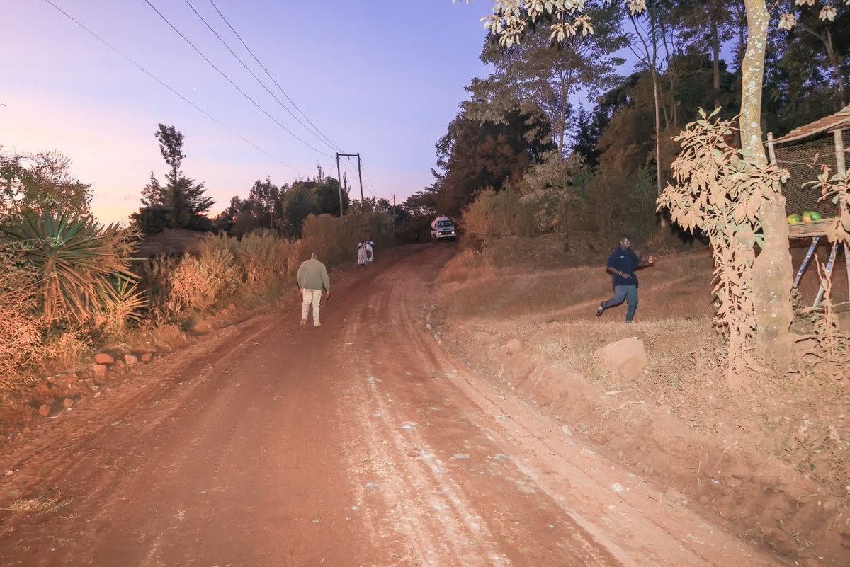 Wavinya_Ndeti's tweet photo. Concluded the Matungulu East Ward Development Tour by inspecting the ongoing grading and murraming works on the Kalala–Kanzalu Road, a key road project that will enhance connectivity, improve access to markets, schools, health facilities, and other essential services while easing the movement of people and goods and opening up greater economic opportunities for the surrounding areas.

Later, I held a public engagement at Katwanyaa Market, where I updated residents on the projects we have implemented, those currently ongoing, and those planned, while also listening to their views and priorities. We remain committed to delivering development that transforms lives.