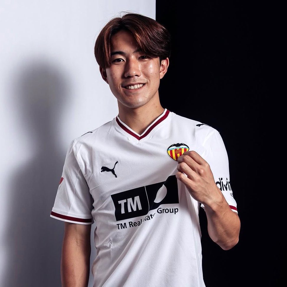 erncnkocak's tweet photo. 🔥Ryunosuke Sato, Valencia’ya transfer oldu! 

Ben manyağım çünkü değil mi 2023’te Japonya U18 Ligi izliyorum? İşim gücüm yok oturdum dünyanın öbür ucunda U18 Ligi izliyorum değil mi? İzlememeye devam edin, izleyen izliyor, bulan buluyor. Böyle devam aferin hepinize 👏🏼 https://t.co/3CDRUTnTf0