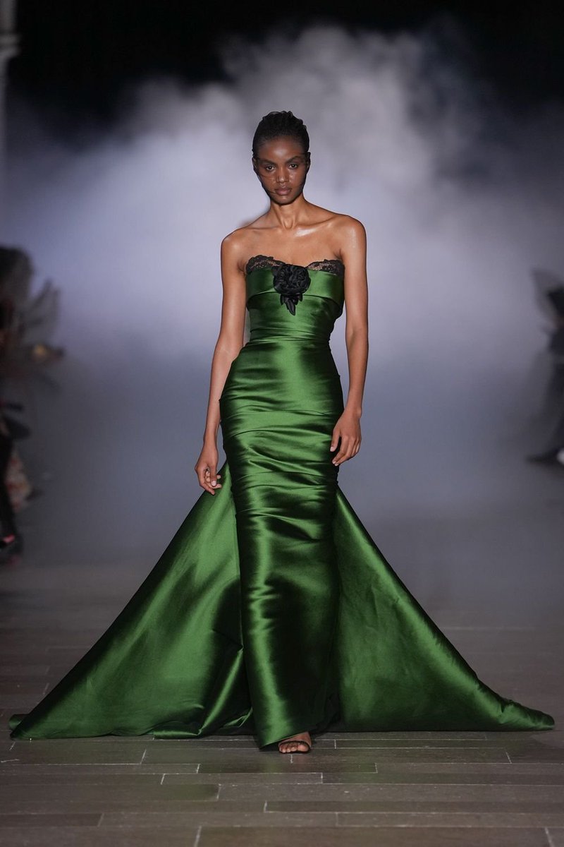 itgirlbackup's tweet photo. Zuhair Murad couture aw26 https://t.co/byMB6zlzeJ