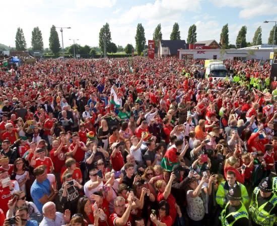 Awaydays23's tweet photo. ON THIS DAY 2016: Wales Homecoming parade after a great Euros https://t.co/0ofG8opKlF