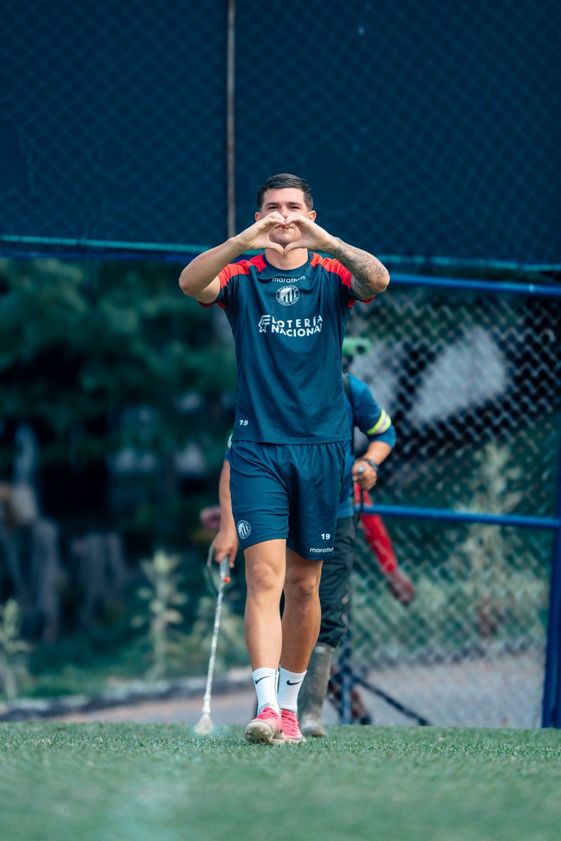 AtleticoFCec's tweet photo. ¡VAMOS ATLÉTICO!🔵🔴

Nos seguimos preparando para el próximo encuentro ⚔️💪🏻

#OtraManeraDeVivirElFutbol https://t.co/fjLKZV67yE
