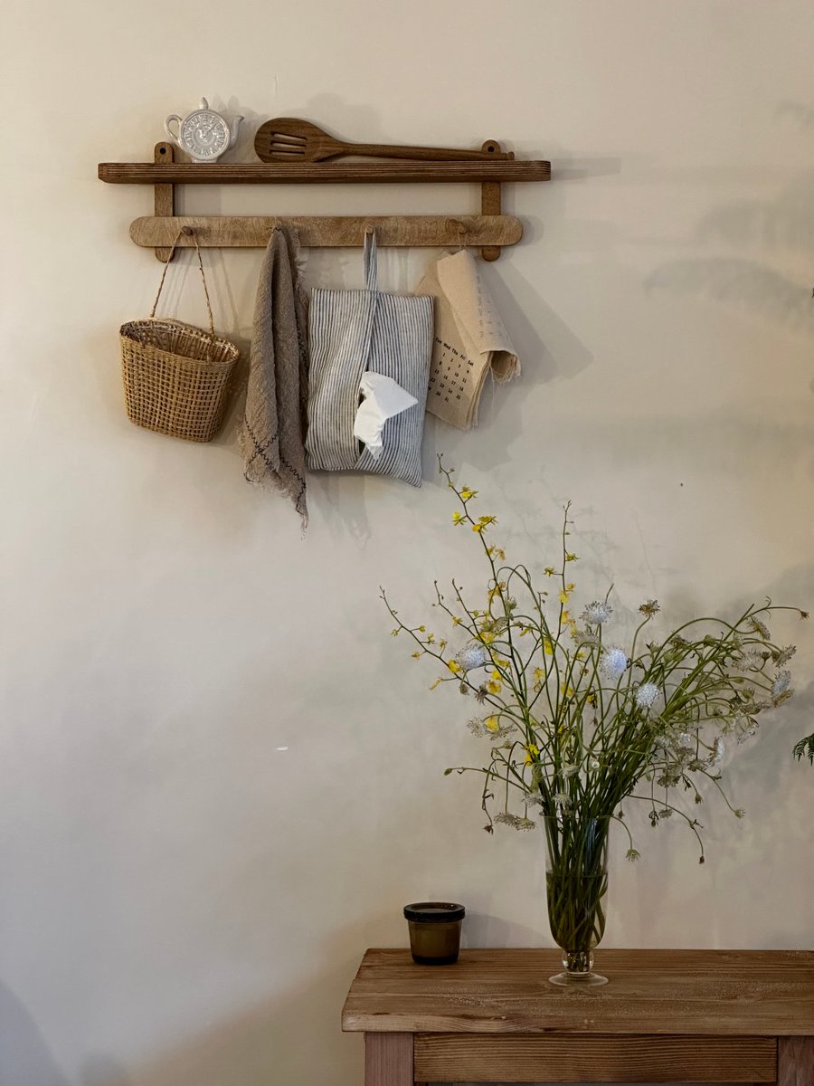 aifsptyu's tweet photo. Rustic solid wood shelving https://t.co/R6bOYDObrM